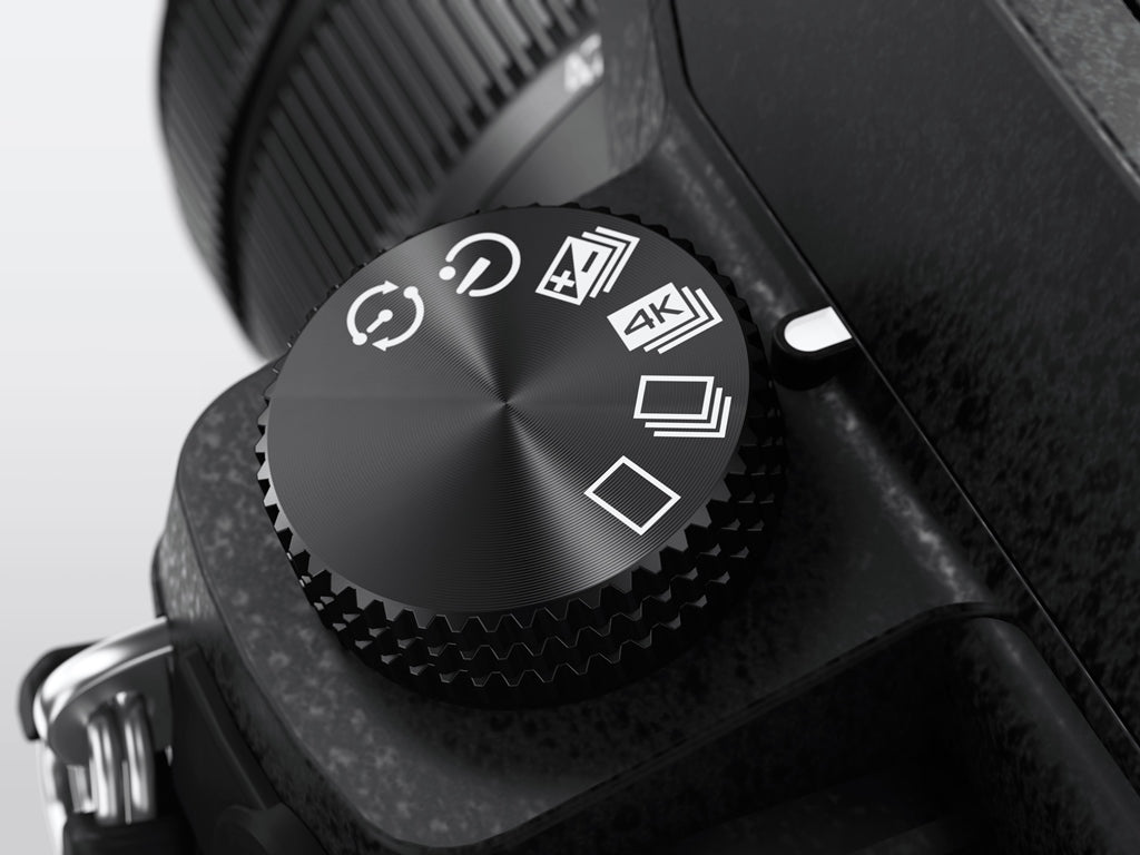 Panasonic LUMIX G7 Mirrorless Camera with 14-140mm Lens