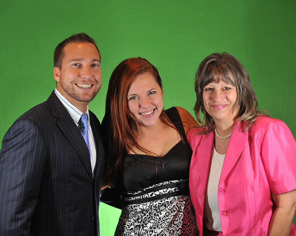 Westcott Wrinkle-Resistant Backdrop (Green Screen, 9' x 10')