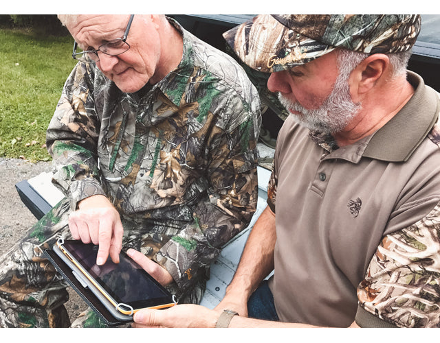 Cuddeback Dual Flash 20MP Trail Camera and Lowdown Large Image/Video Viewer Kit