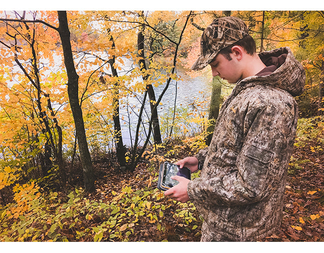 Cuddeback Dual Flash 20MP Trail Camera and Lowdown Large Image/Video Viewer Kit