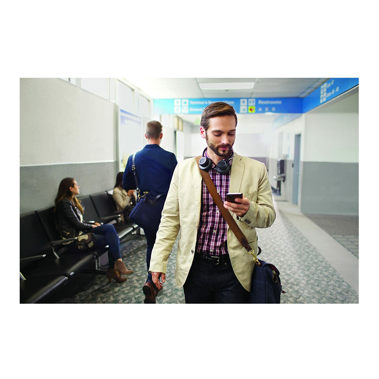 Plantronics Voyager Focus UC with Charge Stand