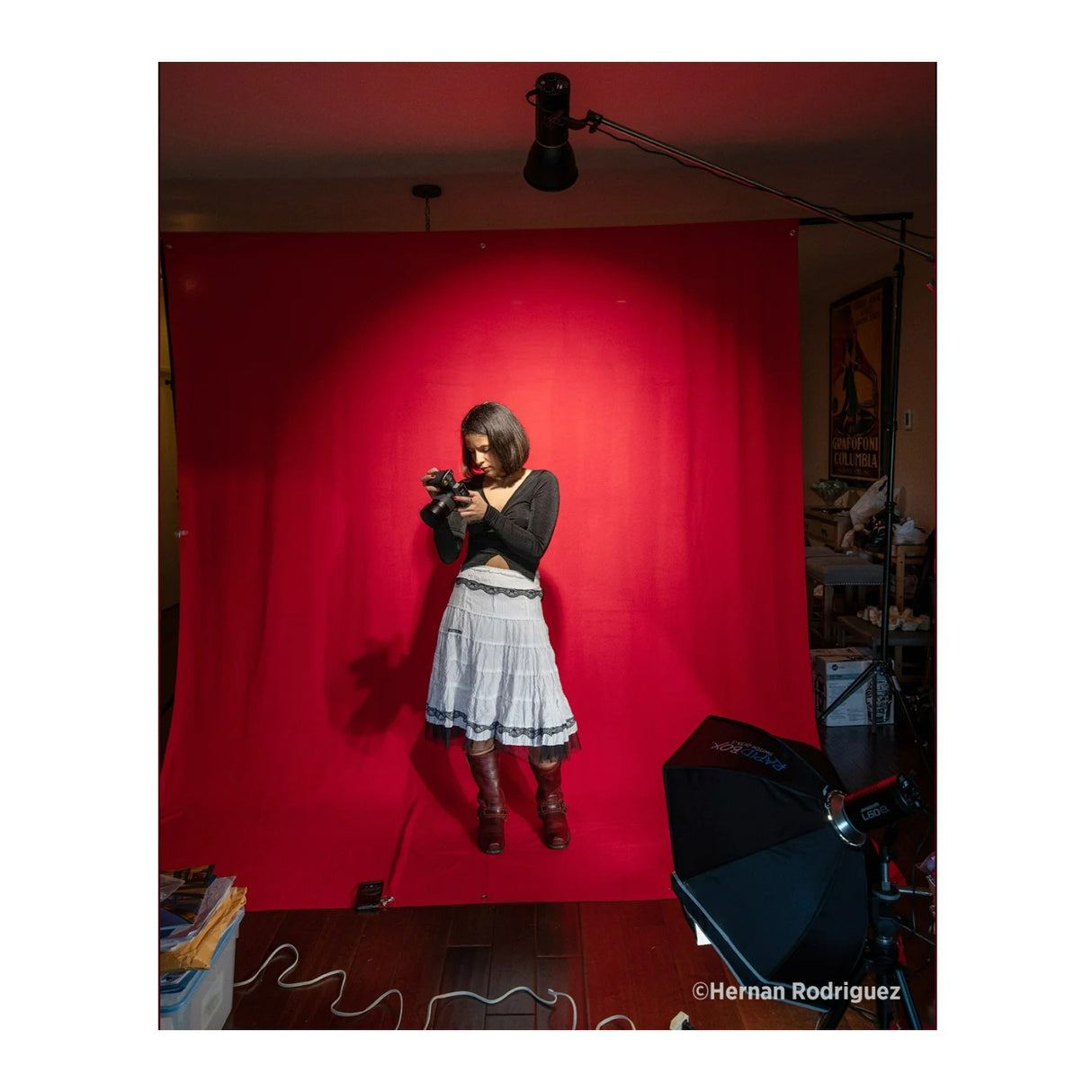 Westcott Wrinkle-Resistant, Machine-Washable Backdrop (Scarlet Red, 9 x 20 Feet)