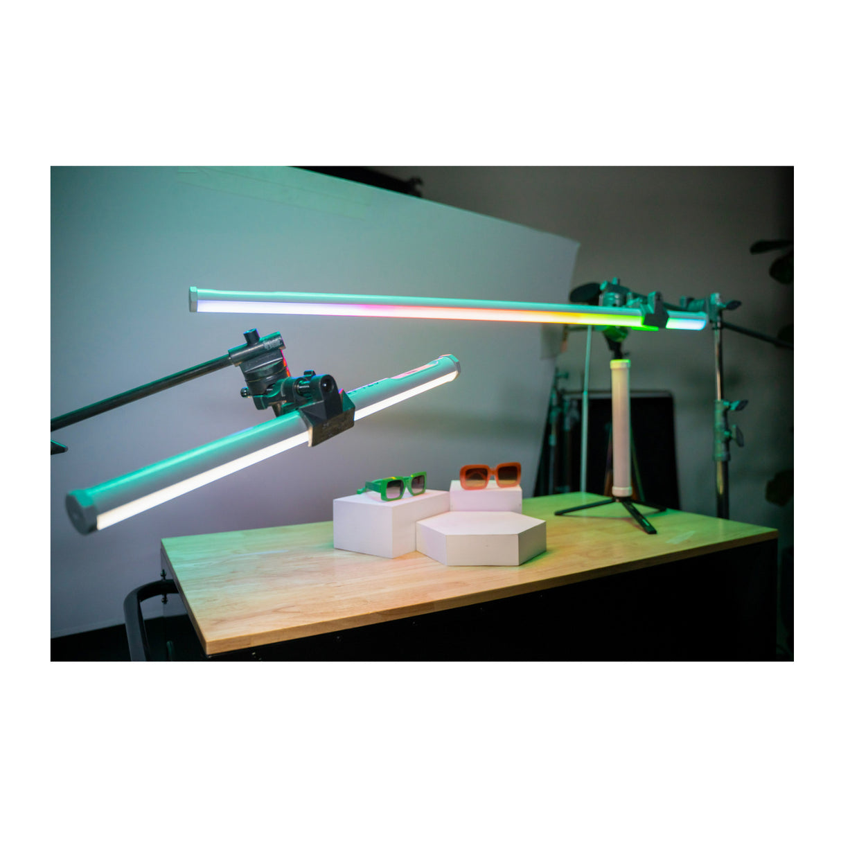 Amaran RGBWW Color PT4c LED 4-Feet Pixel Tube with 16 Independently Controllable Pixels(2-Pack)