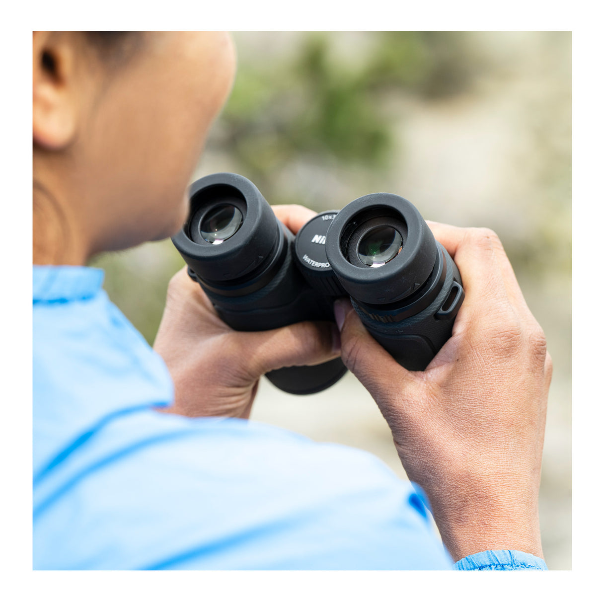 Nikon Prostaff P7 10x42 Binoculars with Hat and Accessory Bundle