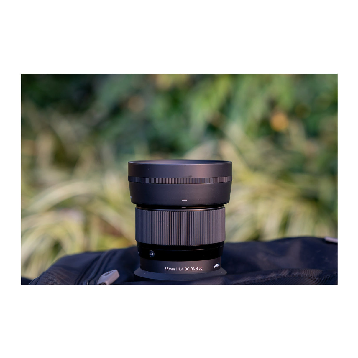 Sigma 56mm F1.4 DC DN Contemporary Lens for Nikon Z Mount Mirrorless Camera with LH582-01 Lens Hood