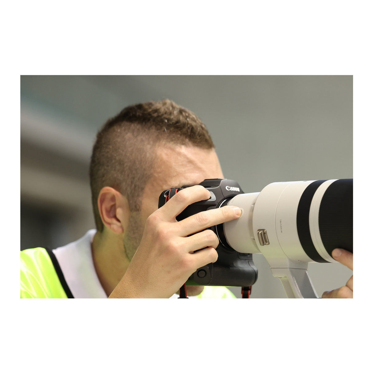 Canon RF 100-300mm f/2.8 L IS USM Lens (Canon RF-Mount)