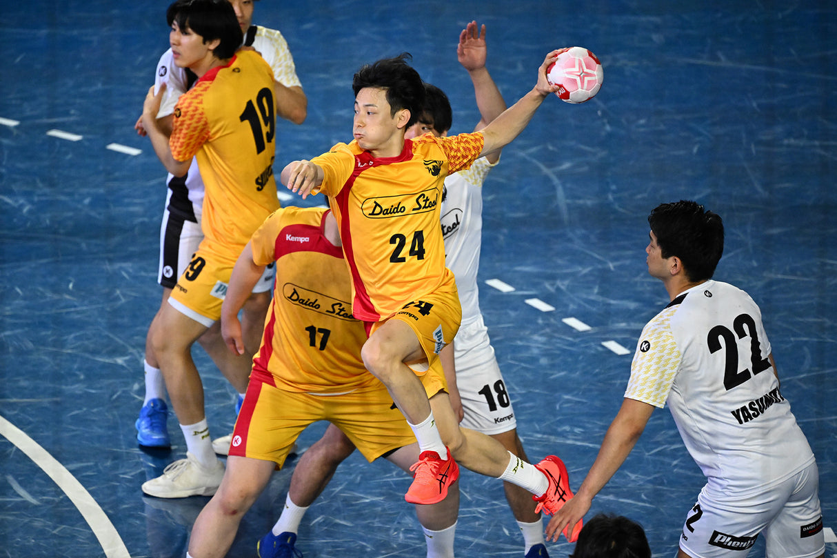 Nikon NIKKOR Z 100-400mm f/4.5-5.6 VR S Lens with Koah Weatherproof Hard Case Bundle