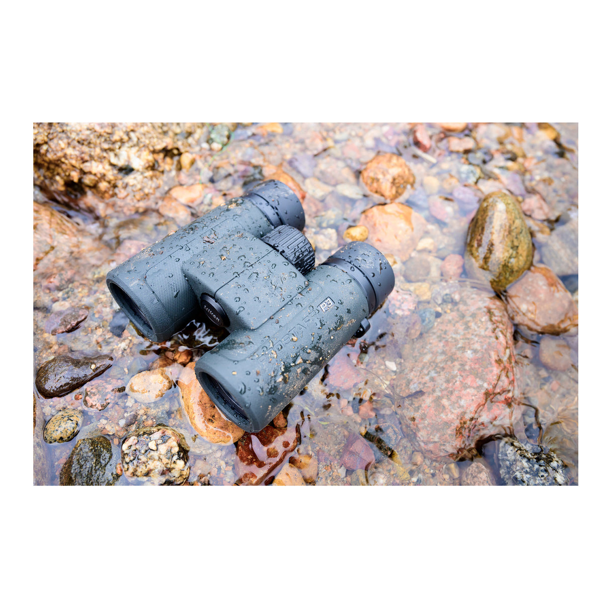 Nikon Prostaff P3 8X30 Binoculars Bundle with Pre-Moistened Lens Cleaning Wipes