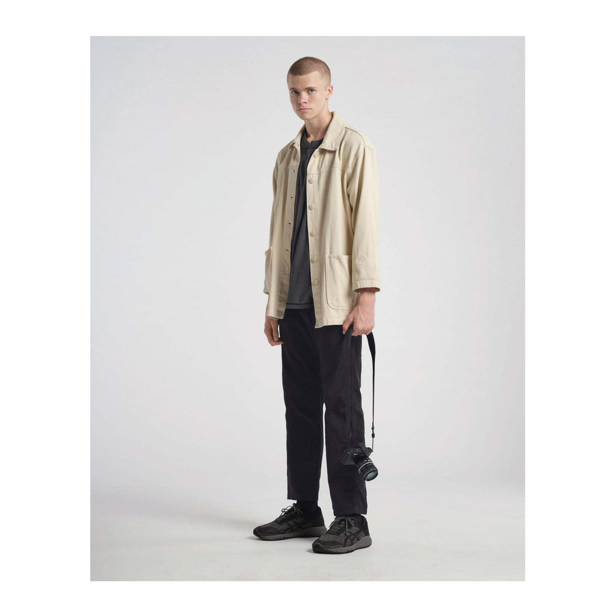 Urth Mantle Full-Grain Recycled Leather Camera Strap with Silicone Grip (Onyx)