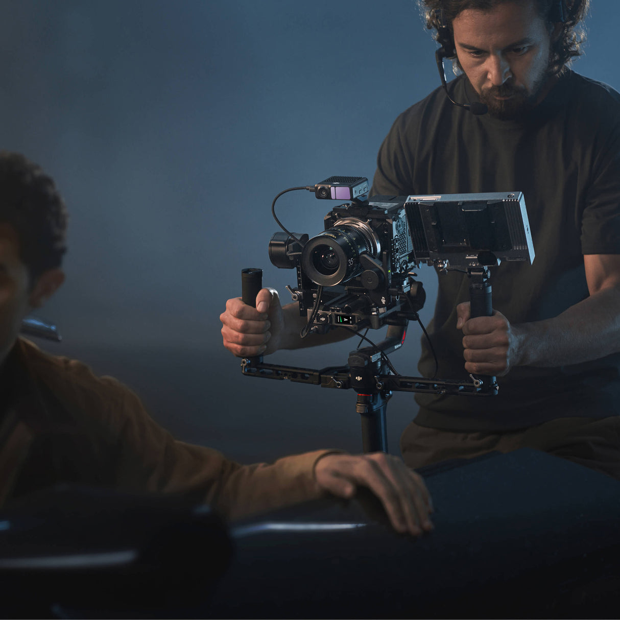 DJI RS 4 Gimbal Stabilizer Combo with Joystick Mode Switch and High-Capacity Battery Grip