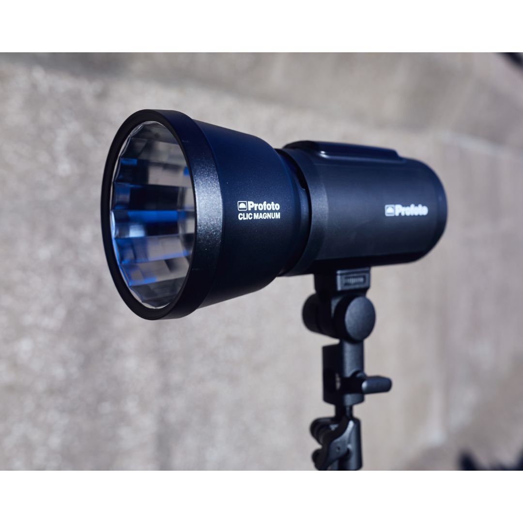 Profoto Clic Magnum Reflector with Magnetic Click Mount and Protective Case (Refurbished)