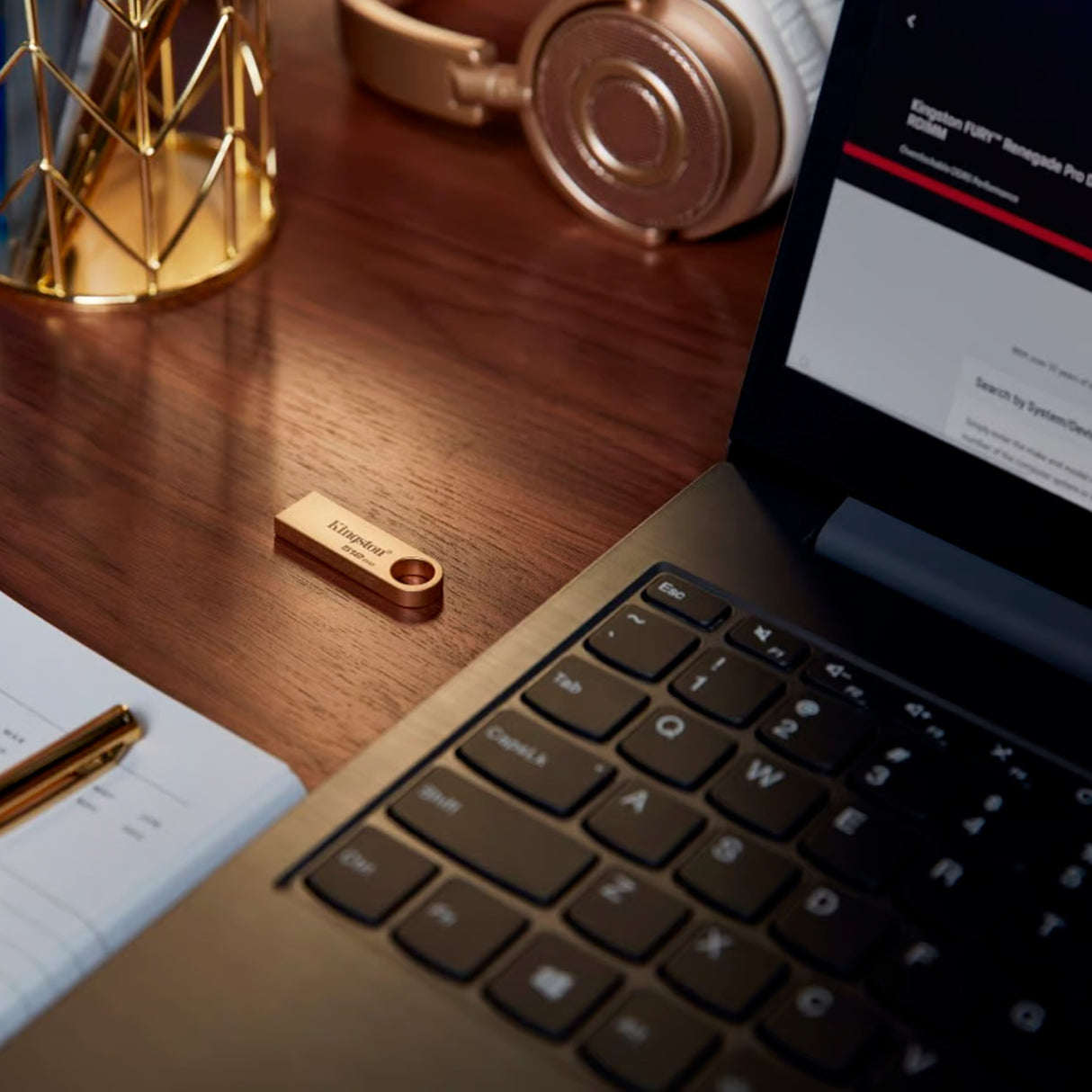 Kingston DataTraveler SE9 G3 USB 3.2 220MBPS Read Speed Flash Drive (5-Pack) and Keyring Set Bundle