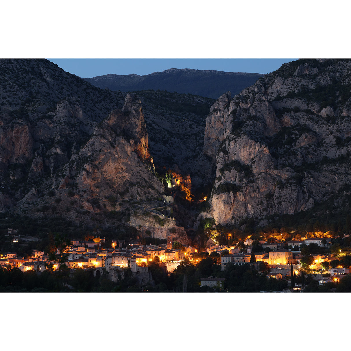 Canon RF 70-200mm f2.8 L IS USM Z Hybrid Zoom Lens with Iris Ring and Nano USM Motors (White)