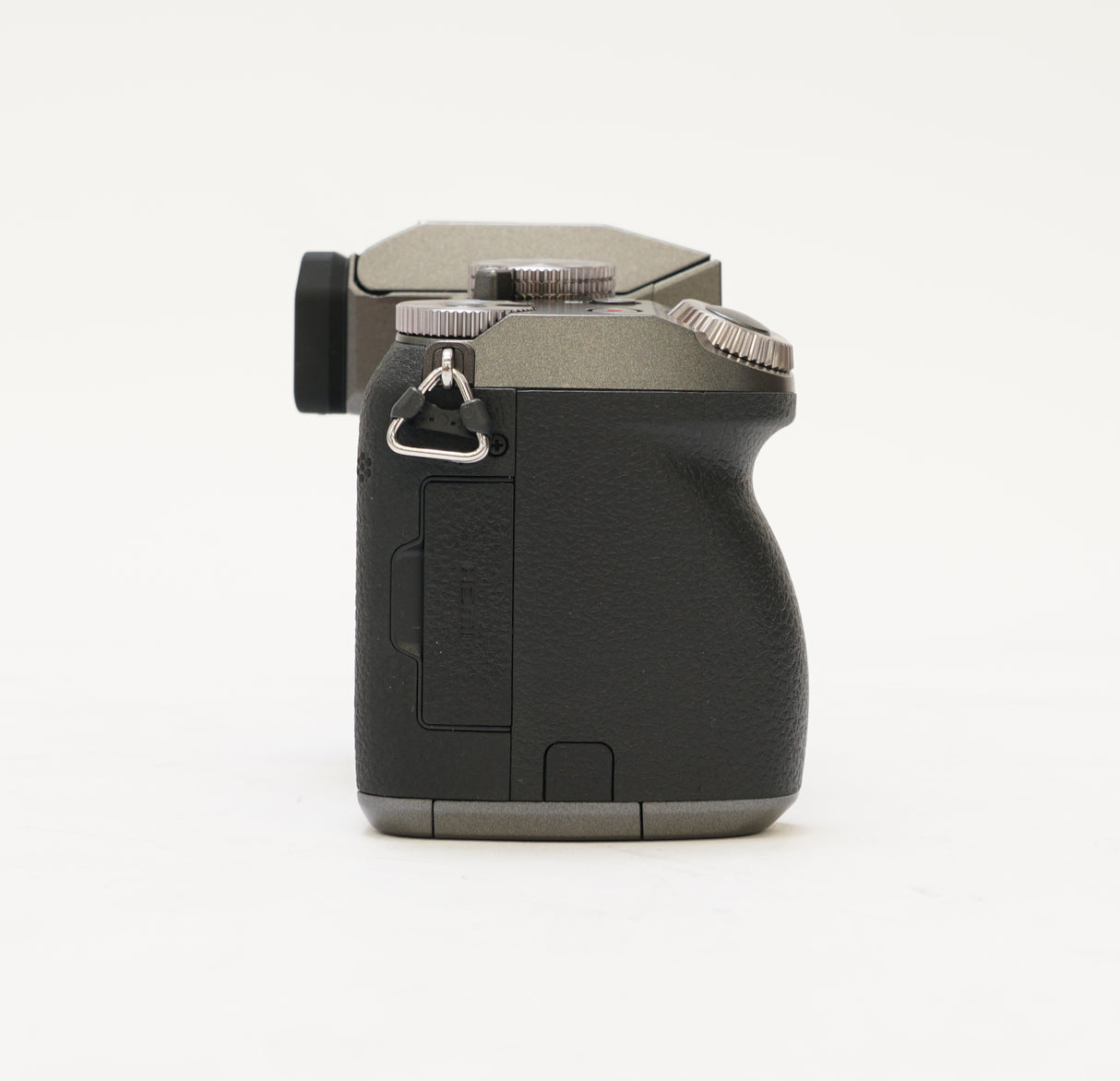 Panasonic LUMIX G7 Mirrorless Camera with 14-42mm f/3.5-5.6 Lens (Silver) (Used)