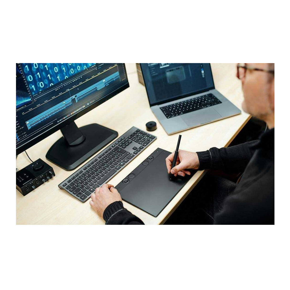 Wacom Intuos Pro Creative Pen Tablet with Ultra-Thin Design and Ergonomic Layout (Large, Black)