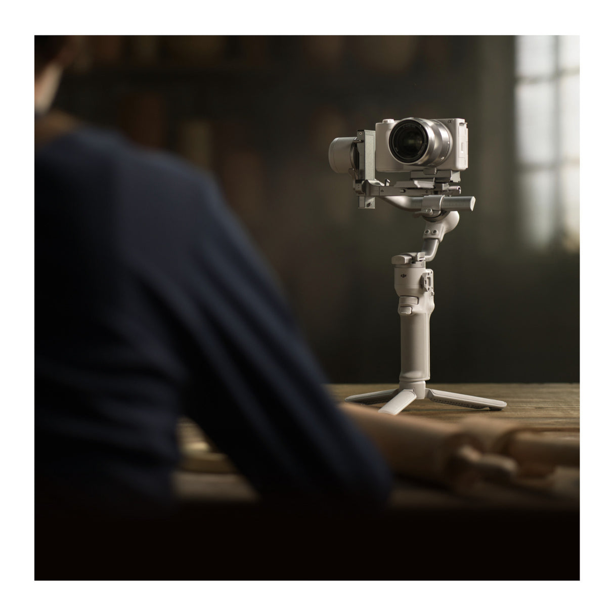 DJI RS 4 Mini Gimbal Stabilizer with Mic Mini (2 TX+ 1 RX+ Charging Case), Case, and 2 Lavalier Mics