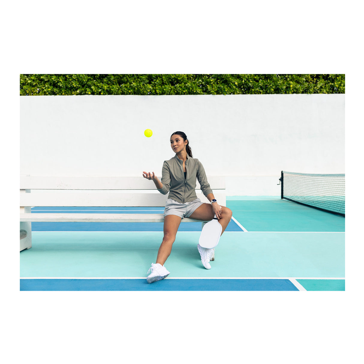 Garmin vivoactive 6 GPS Smartwatch (Lunar Gold with Bone Band)