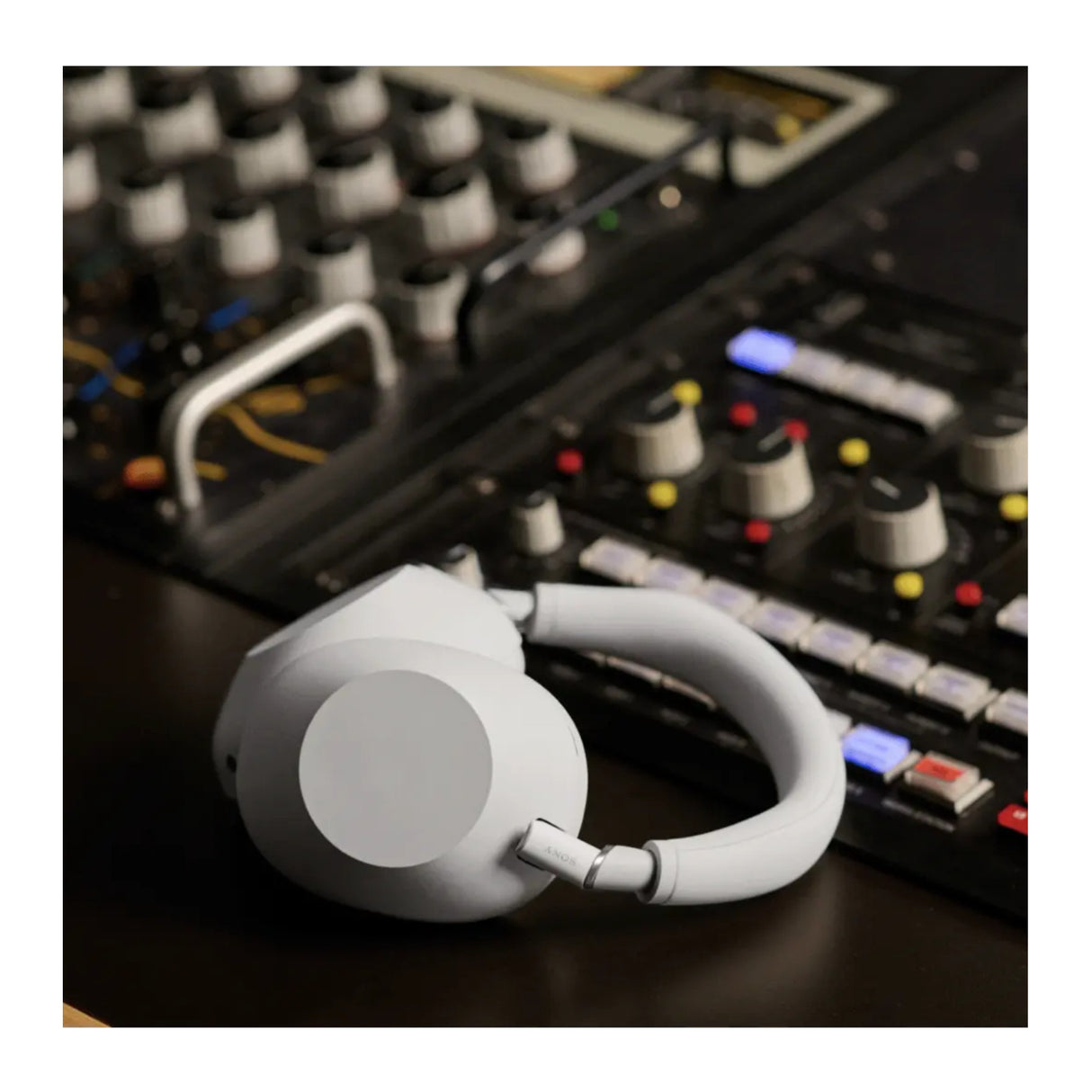 Sony WH-1000XM6 Wireless Noise-Canceling Headphones Bundle with Finder Key Chain