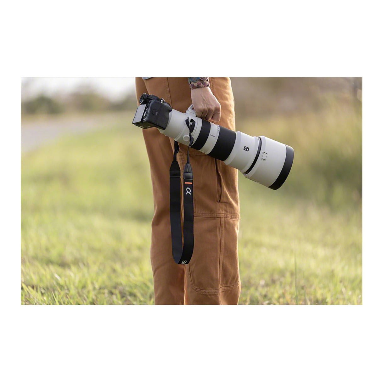 Sony FE 400-800mm f/6.3-8 G OSS Lens with Weatherproof Hard Case Bundle