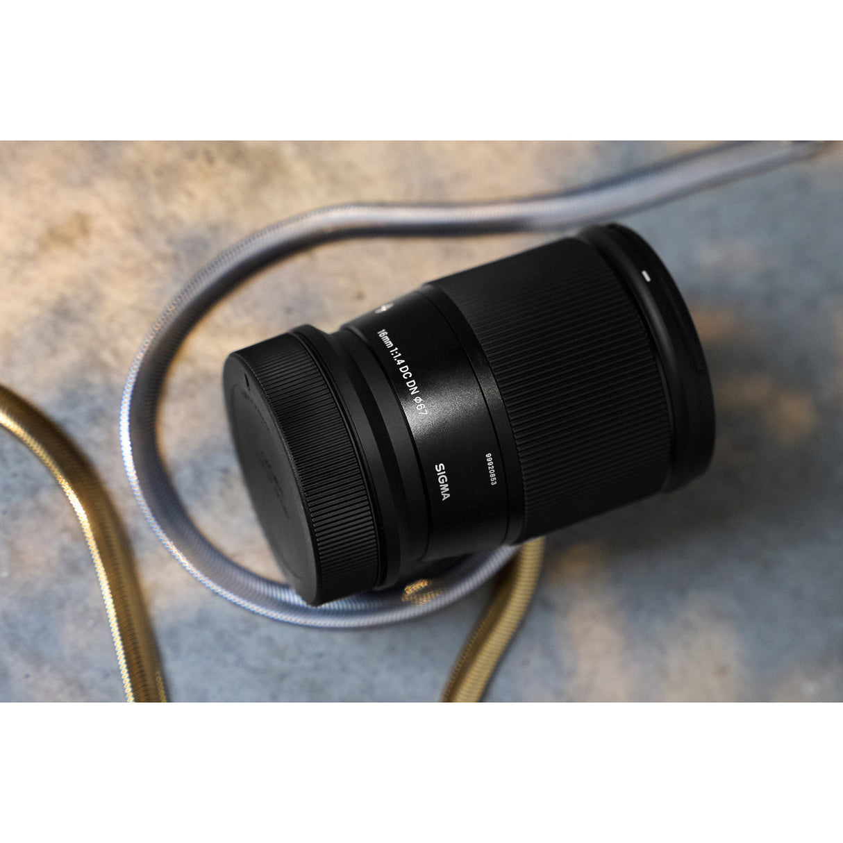 Sigma 16mm F1.4 DC DN Contemporary Lens (Canon RF) Bundle