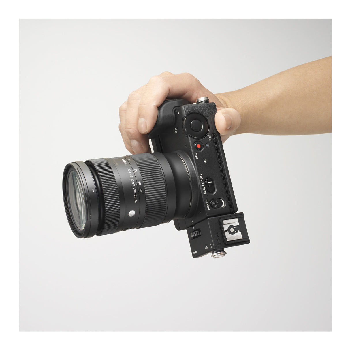 Sigma 28-70mm f/2.8 DG DN Contemporary Lens (Sony E-Mount) Bundle