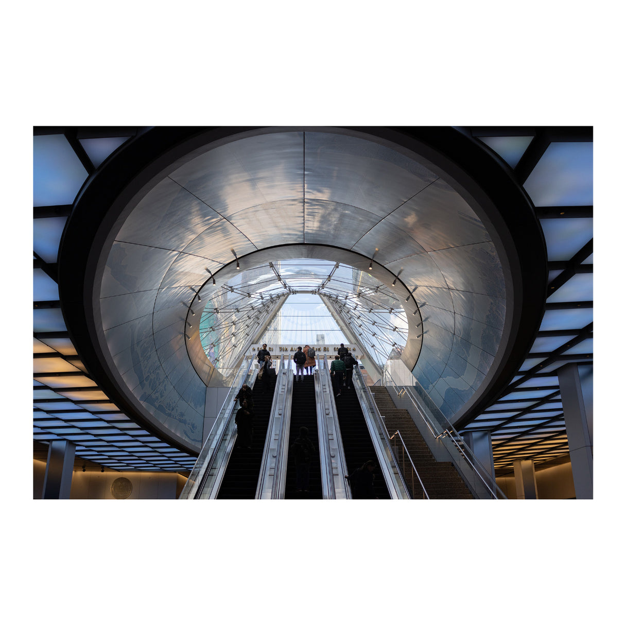 Sigma 23mm F1.4 DC DN Lens (Canon RF-Mount) Bundle with 64GB Memory Card