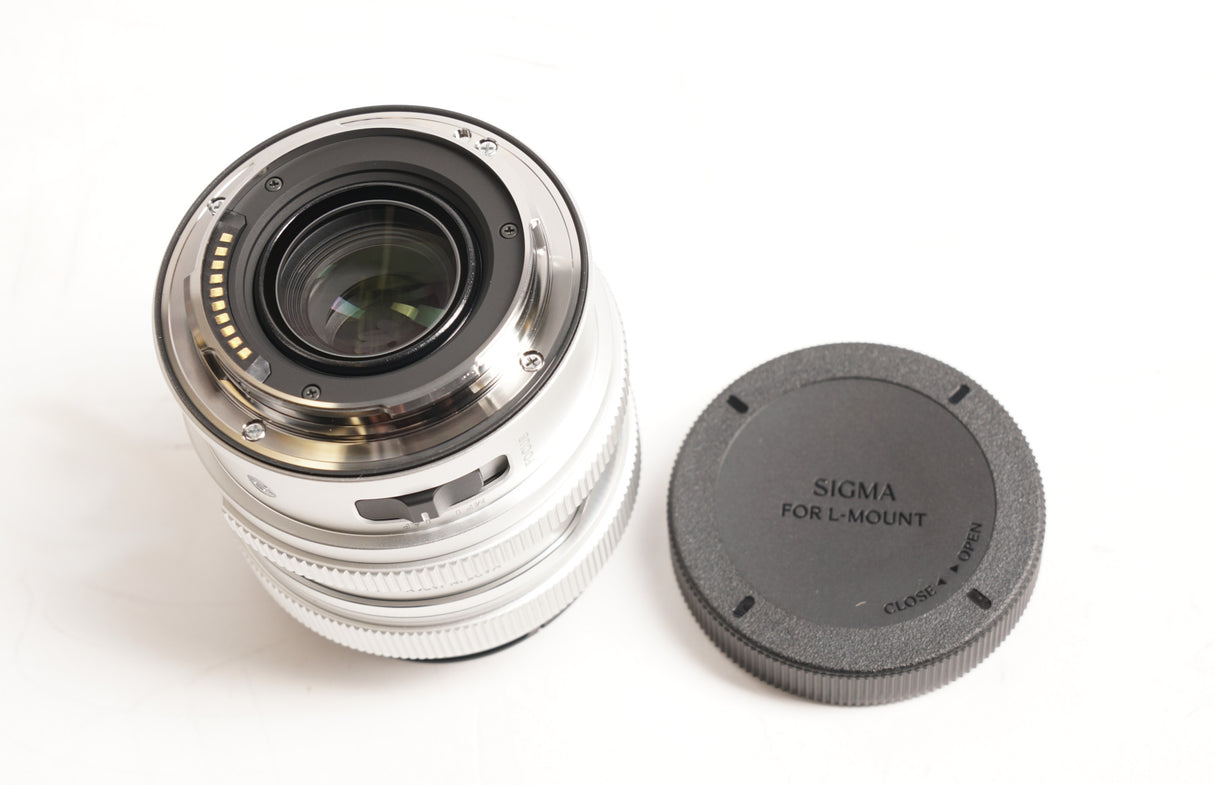 Sigma 35mm F2 DG Silver Contemporary Lens for L Mount (Open Box)