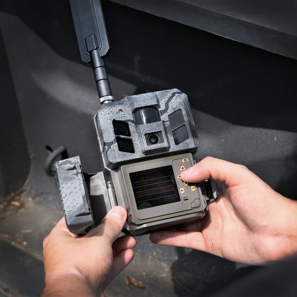 Spartan GoLive3 4G/LTE Multi-Carrier Trail Camera (Areus Camo) with Accs. Bundle