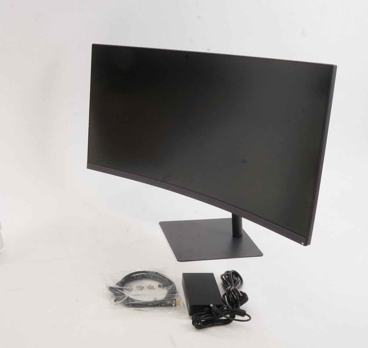 LG 34-Inch UltraGear WQHD 240Hz 1ms FreeSync Premium Curved Gaming Monitor (Used)
