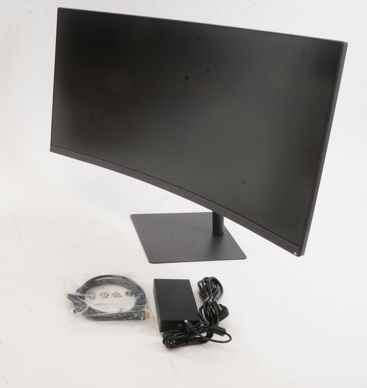 LG 34-Inch UltraGear WQHD 240Hz 1ms FreeSync Premium Curved Gaming Monitor (Used)