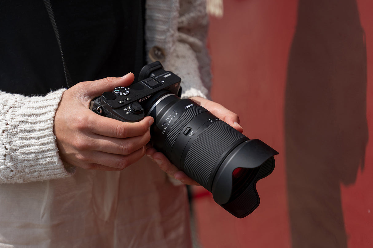 Tamron 18-300mm F/3.5-6.3 Di III-A VC VXD (Sony E-mount) Lifestyle