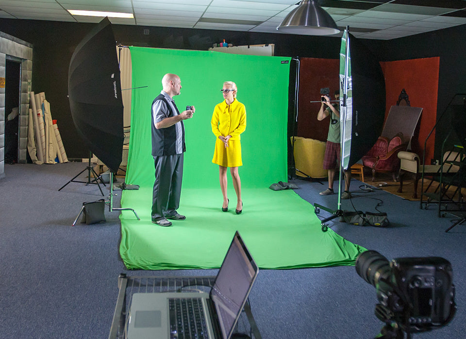 Westcott 9 x 20-Feet Wrinkle-Resistant Polyester Background (ChromaKey Green)