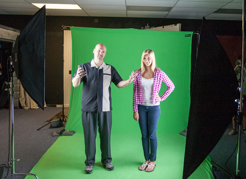 Westcott 9 x 20-Feet Wrinkle-Resistant Polyester Background (ChromaKey Green)