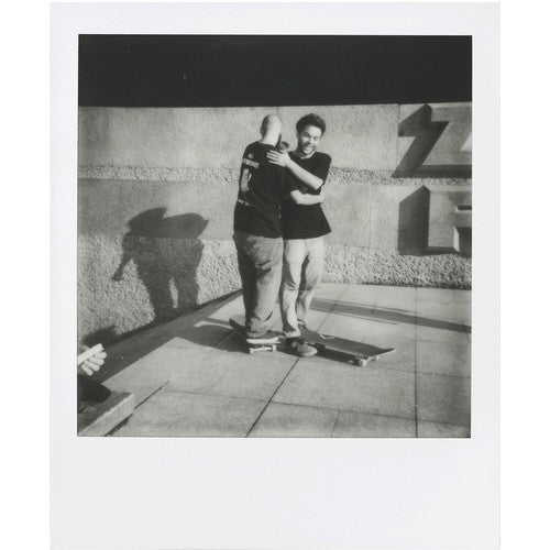 Polaroid Originals Classic B&W Instant Film for 600 Cameras (8 Exposures)