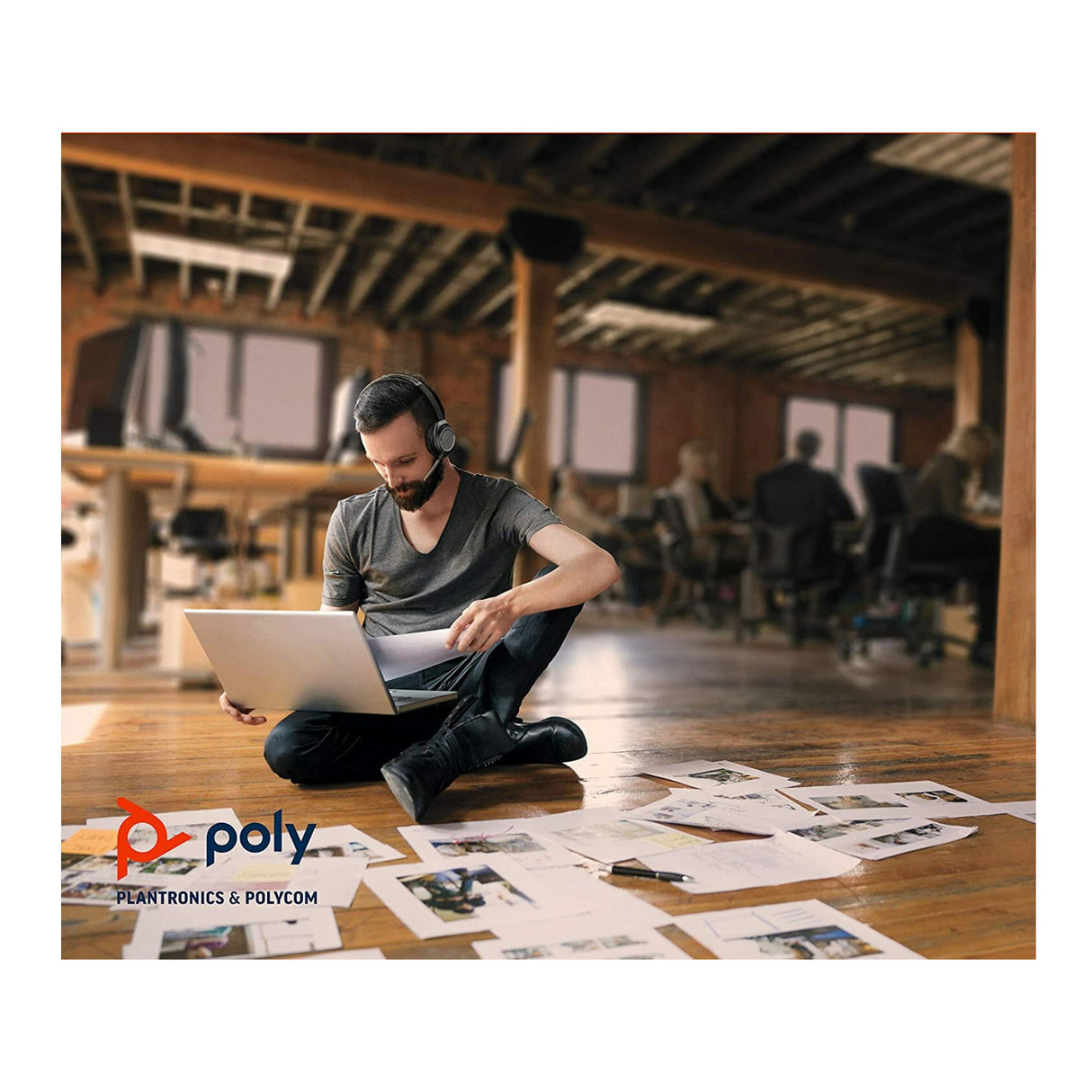 Plantronics Voyager Focus UC with Charge Stand