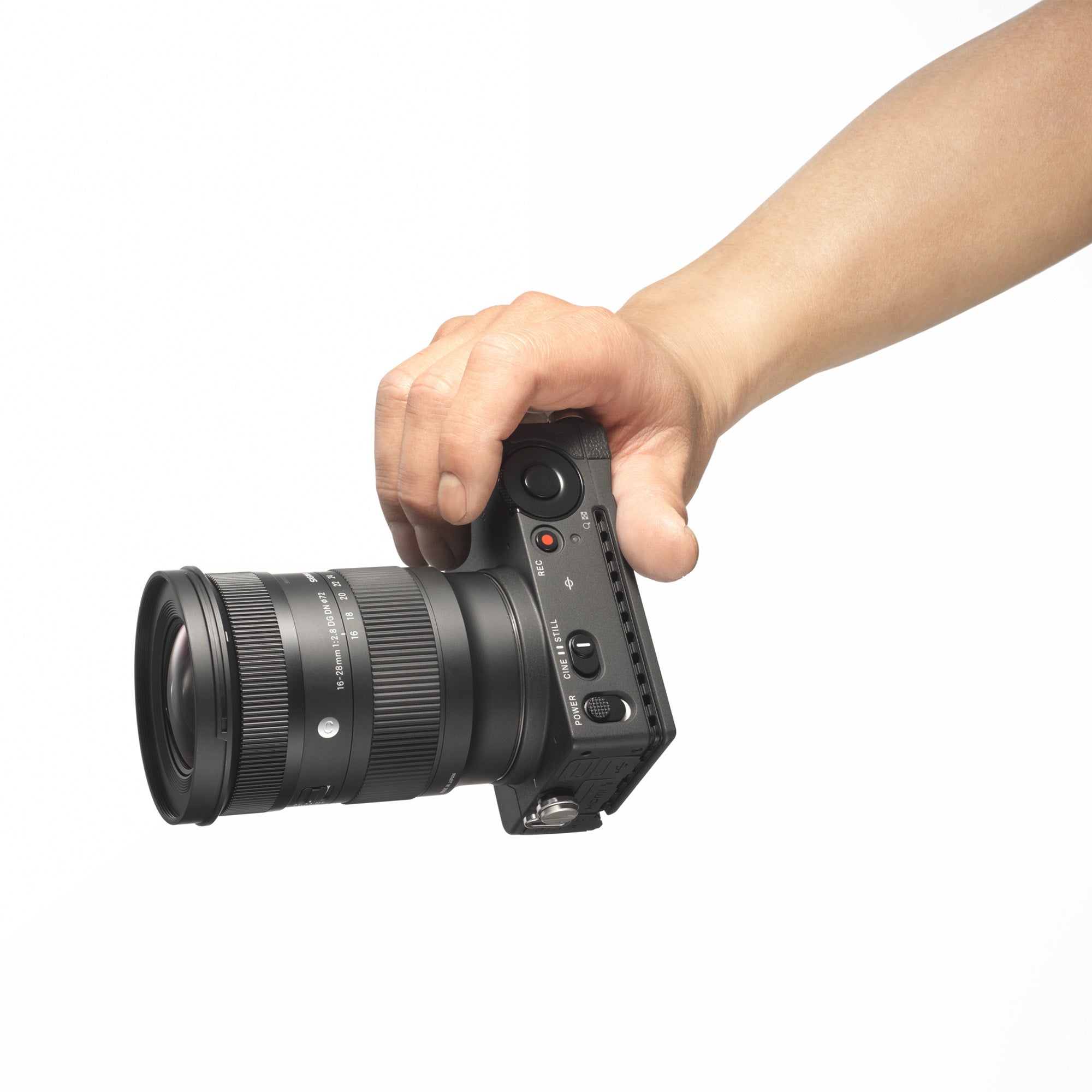 SIGMA 16-28mm F2.8 DG DN （SONY E-mout） Amazon.com : Sigma 16-28 mm F2.8 DG DN Lens for Sony E Mount