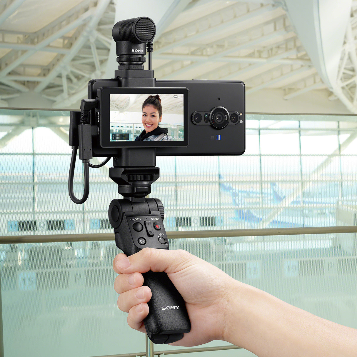 Sony Vlogger Shotgun Microphone with MI Shoe and 3.5mm Male-Female Audio Cable