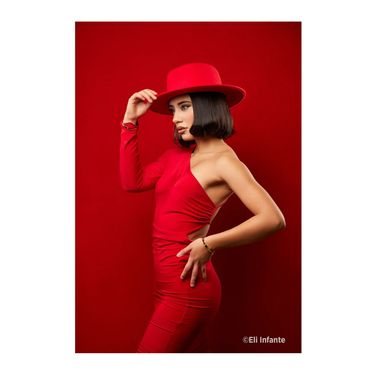 Westcott Wrinkle-Resistant, Machine-Washable Backdrop (Scarlet Red, 9 x 20 Feet)