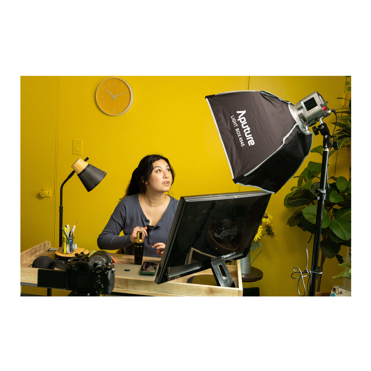 Aputure Amaran COB 200D S Point Source LED 200W Daylight with Full-Size Universal Bowens Mount