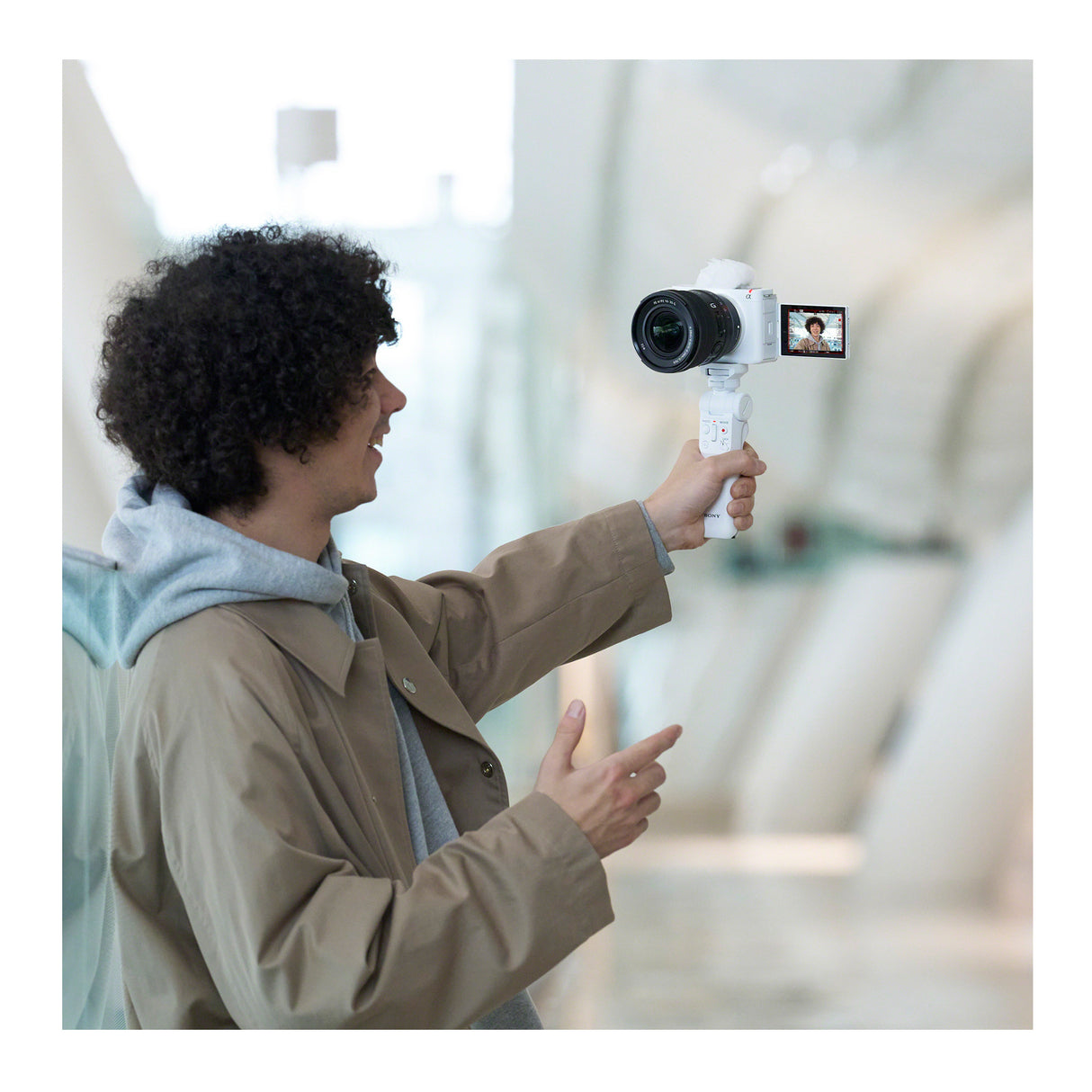 Sony Alpha  ZV-E1 Full-frame Mirrorless Vlog Camera with FE 28-60mm F4-5.6 Lens (White)