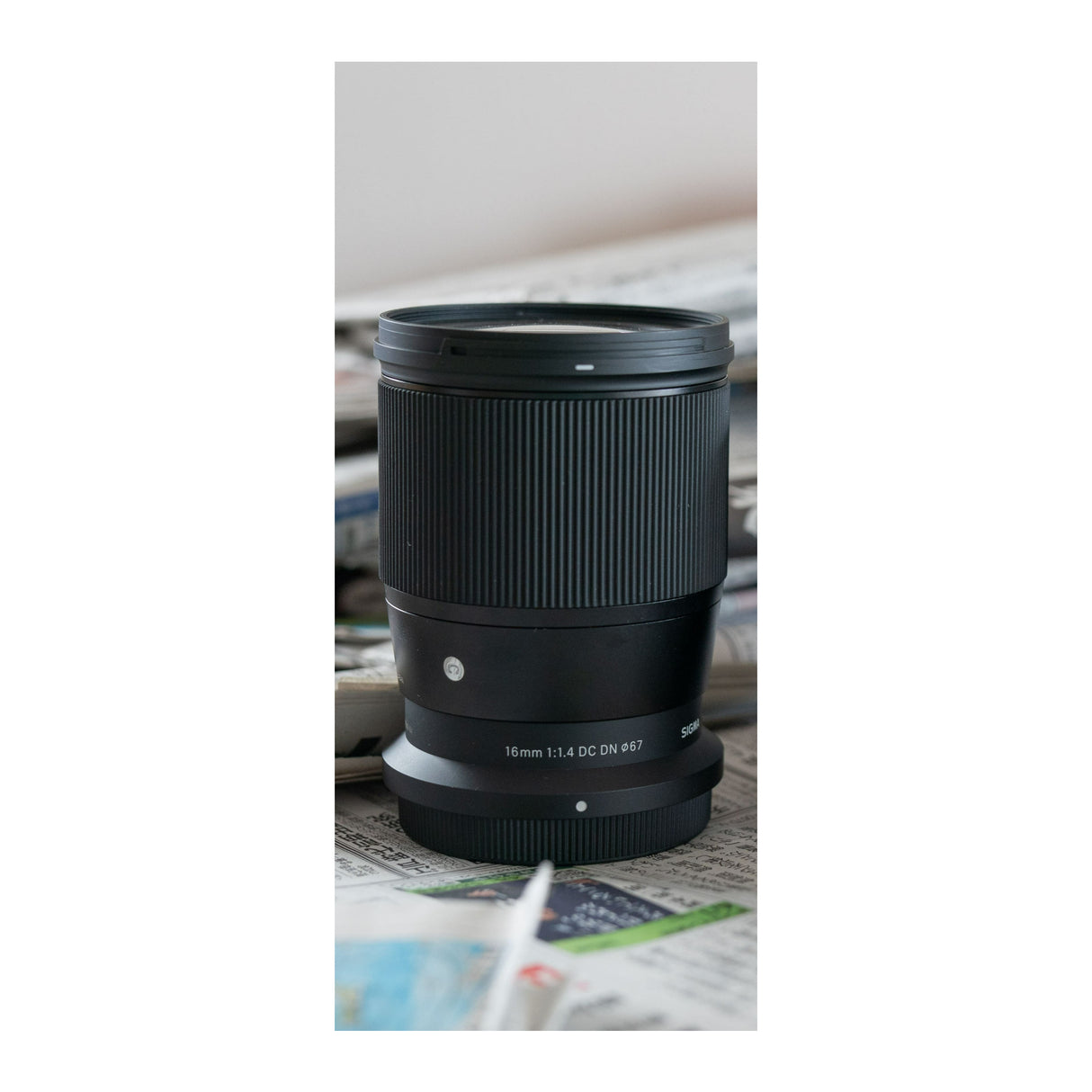 Sigma 16 mm F1.4 DC DN Contemporary Lens for Nikon Z Mount Mirrorless Camera with LH716-01 Lens Hood