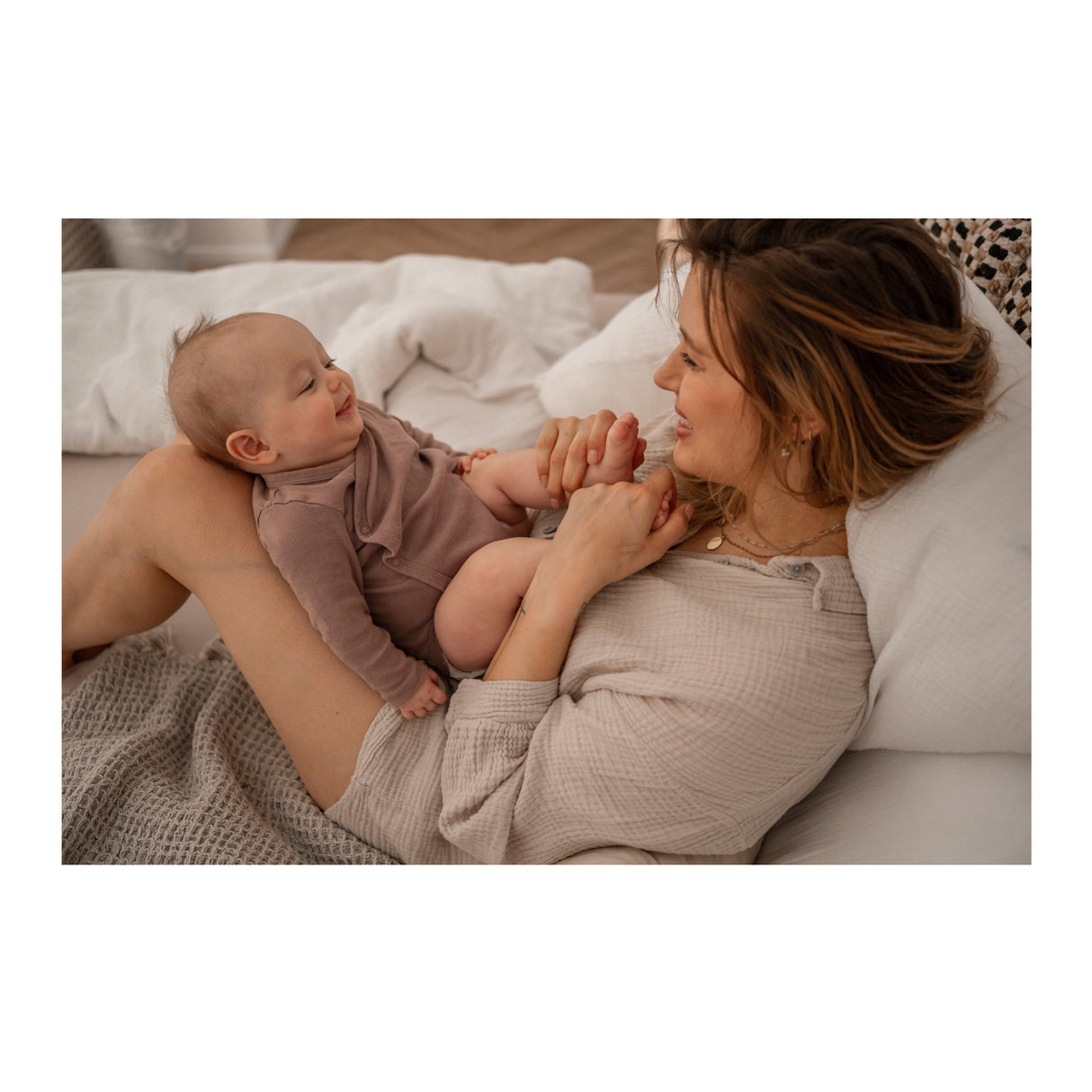 Sigma 23mm F1.4 DC DN Contemporary Series Large Aperture Lens for L Mount with Lens Hood