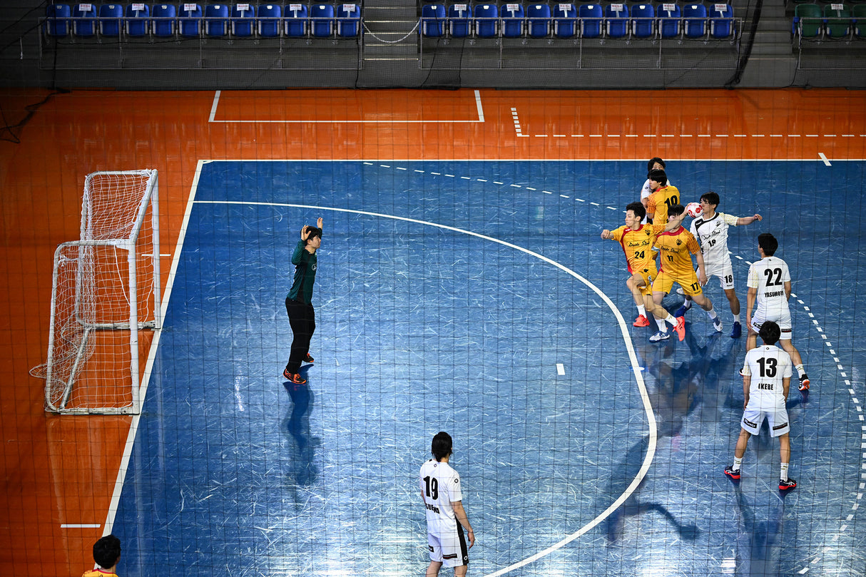 Nikon NIKKOR Z 100-400mm f/4.5-5.6 VR S Lens with Koah Weatherproof Hard Case Bundle