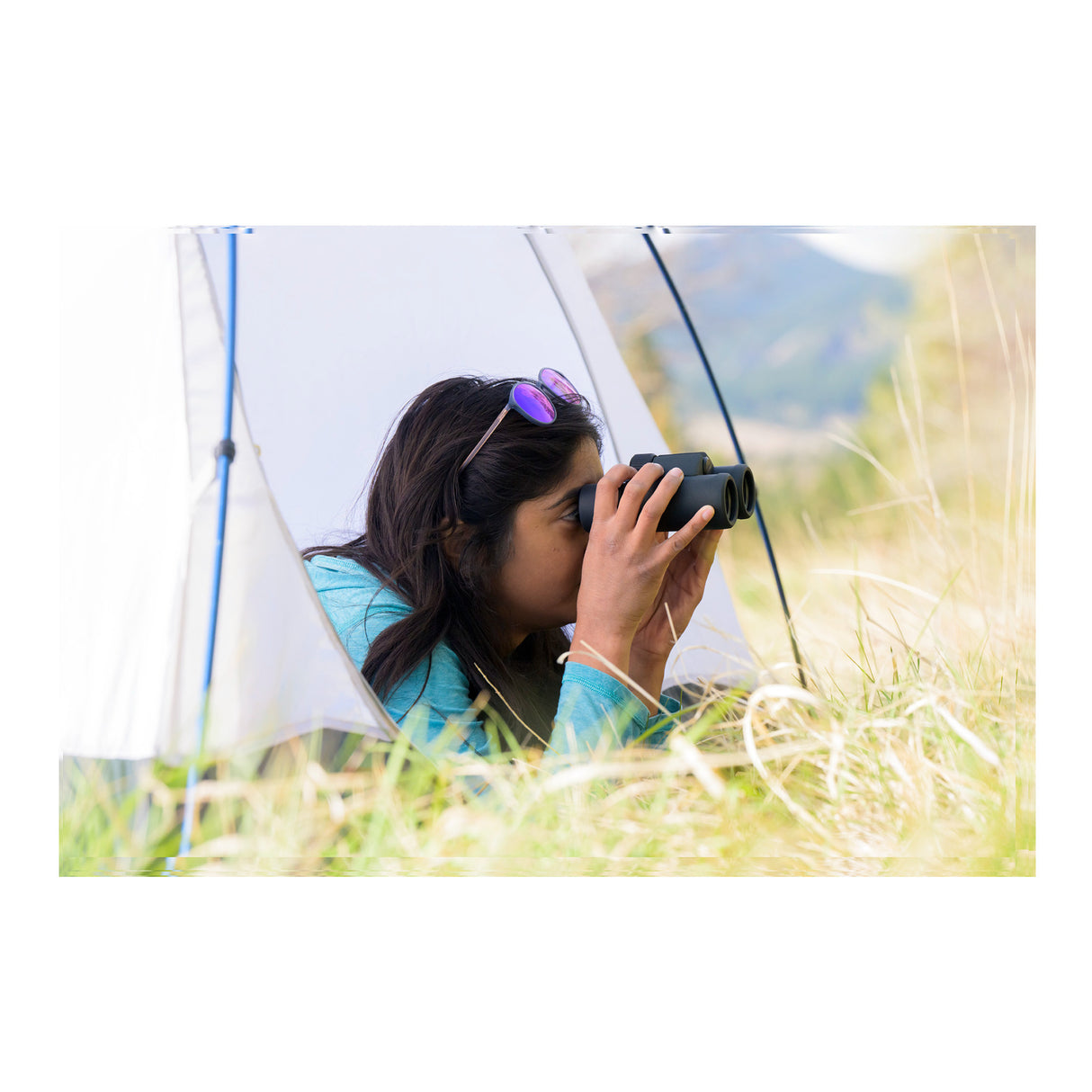 Nikon Prostaff P3 8X30 Binoculars Bundle with Pre-Moistened Lens Cleaning Wipes