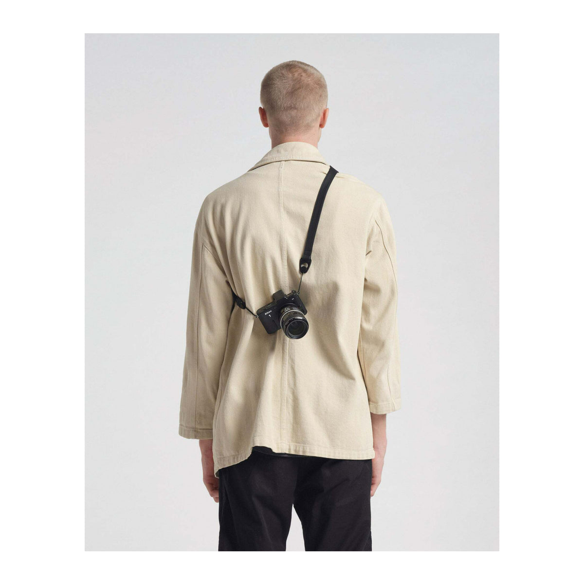 Urth Mantle Full-Grain Recycled Leather Camera Strap with Silicone Grip (Onyx)