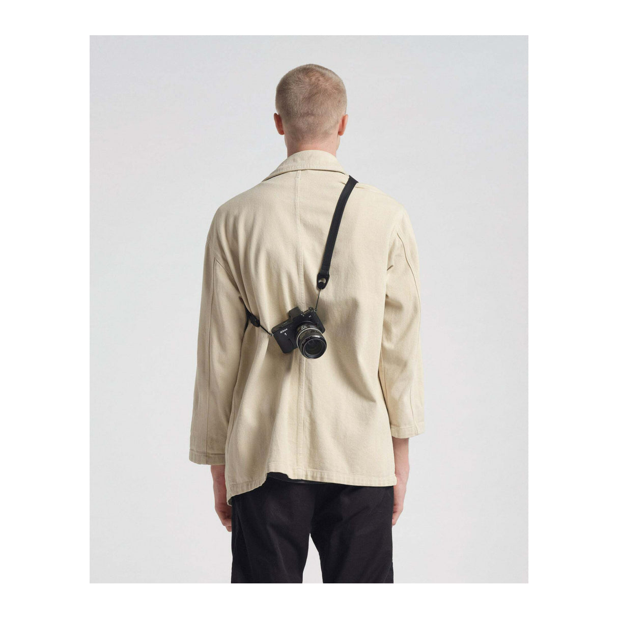 Urth Mantle Full-Grain Recycled Leather Camera Strap with Silicone Grip (Onyx)