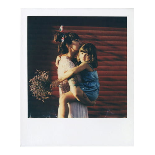 Polaroid Originals Classic Color Instant Film for SX-70 Cameras (8 Exposures)