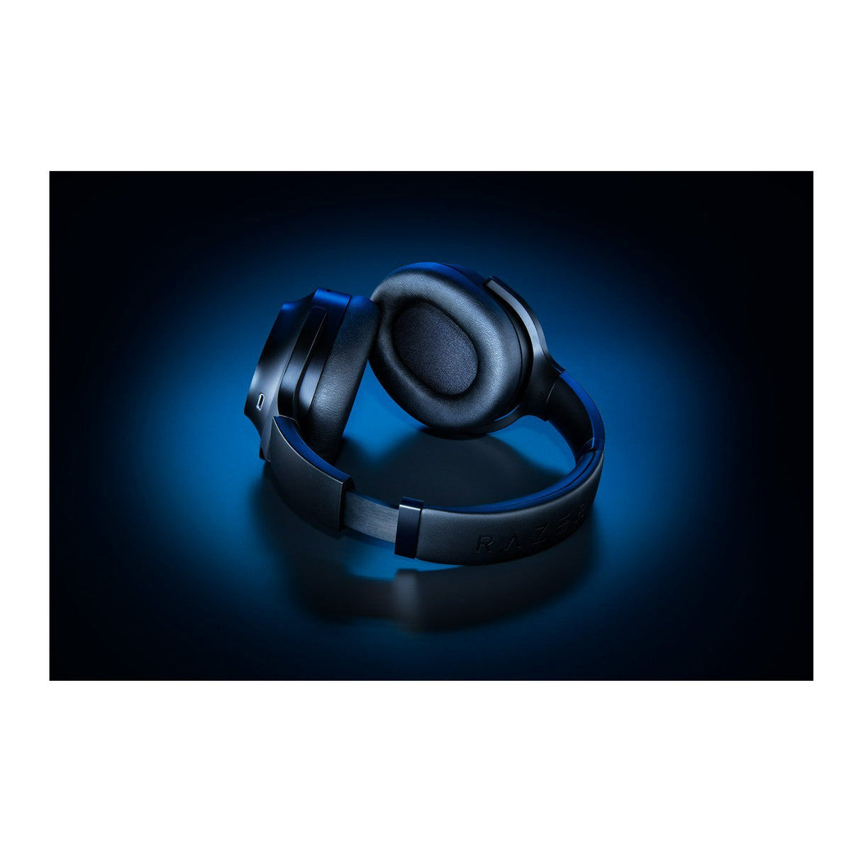 Razer Barracuda Pro Wireless Stereo Gaming Headset with Hybrid ANC, Thx AAA, and Microphones (Black)