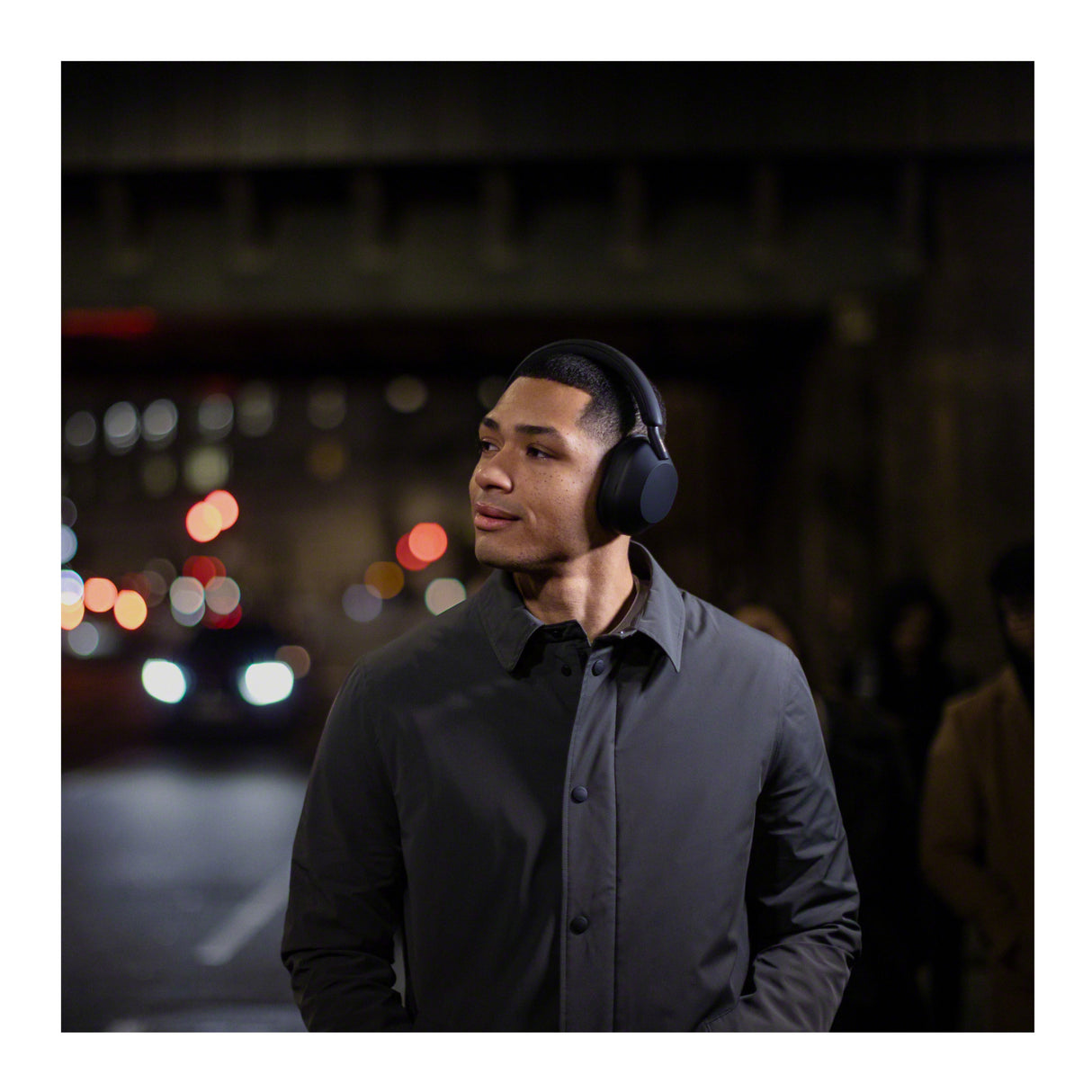 Sony WH-1000XM5 Wireless Noise Canceling Over-Ear Headphones (Black) with 10,000mAh Power Bank