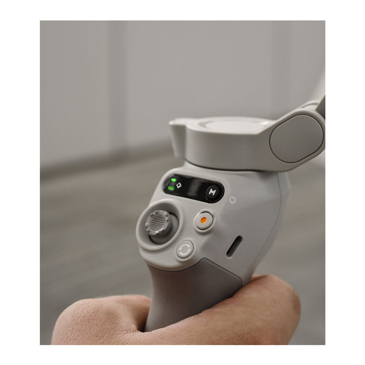 DJI Osmo Mobile SE Compact Foldable Magnetic Quick-Release Smartphone Gimbal with ActiveTrack 6.0